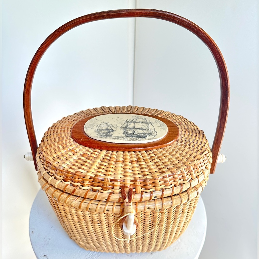 Rare Vintage Farnum Nantucket basket purse